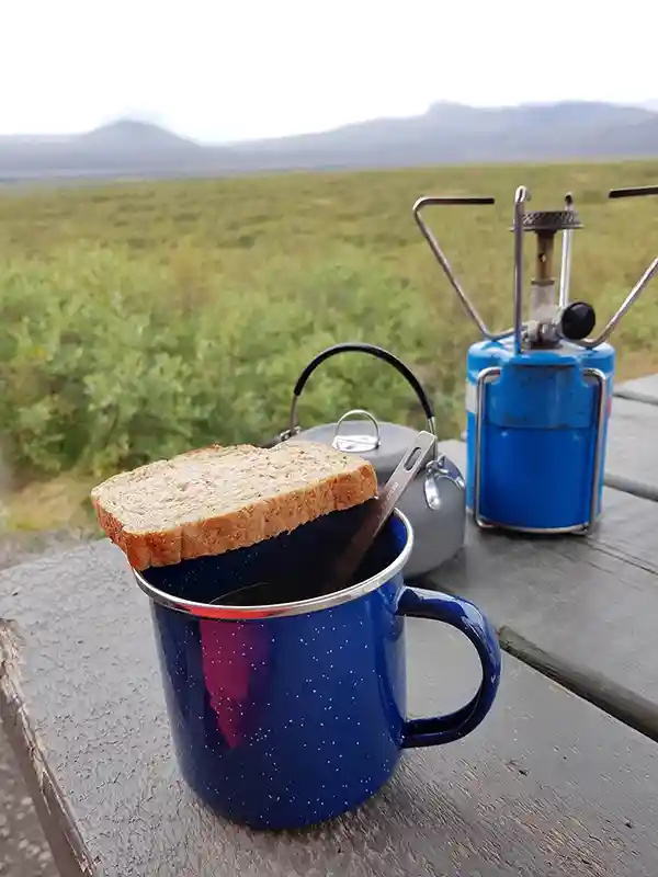 Kaffee, brot, gaskocher