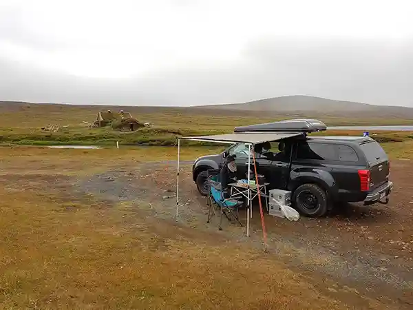 Markise als Regenschutz Campen mit dem Dachzelt