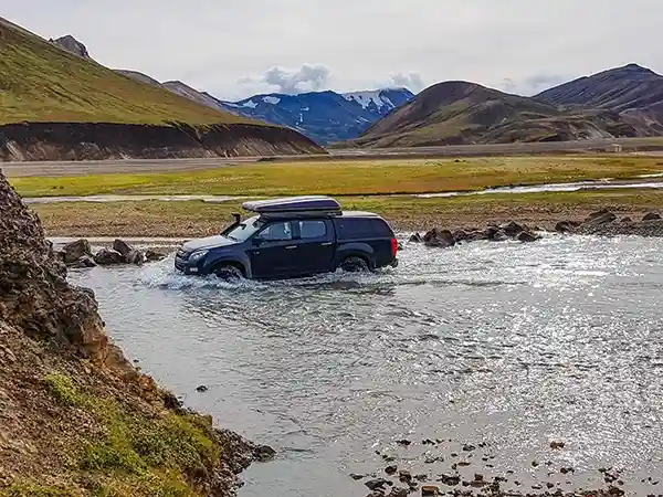 offroad mit dachzelt wasserdurchfahrt in island