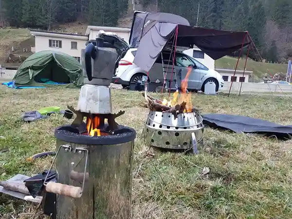 Kochen unterwegs feuertonne Grill und Ofen