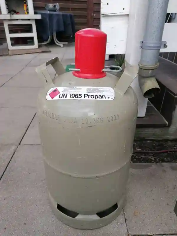 Propan Gas Brennstoff, Campingkocher, Kochen unterwegs, Gasflasche, Eigentumsflasche