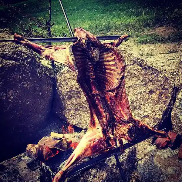 typisch südamerikanisch grillen wie ein gaucho feuerküche heisse kohle