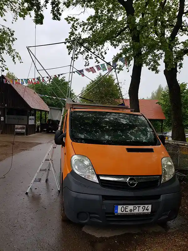 auf auto montiertes dachzelt ohne stoff