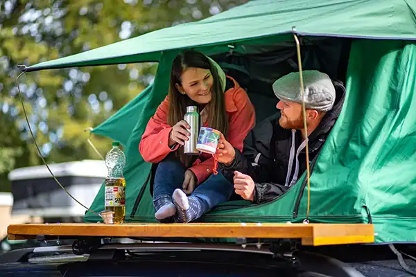 Nils & Ilonas Dacia Kombi mit Dachzelt