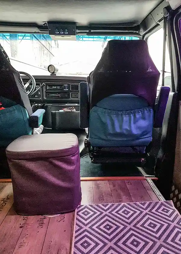Pia & Steves Ford Econoline mit Dachzelt