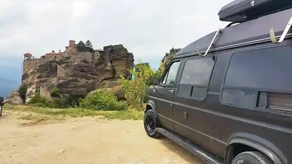 Pia & Steves Ford Econoline mit Dachzelt
