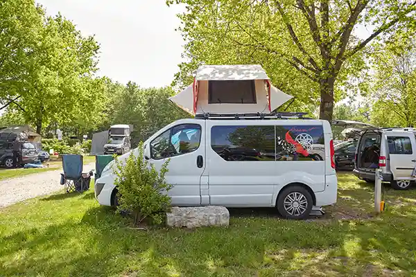 Ursula & Ingos Opel Vivaro mit Dachzelt