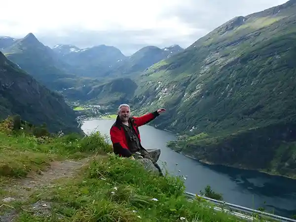 Udo bergpanorama fluss gruene wiesen