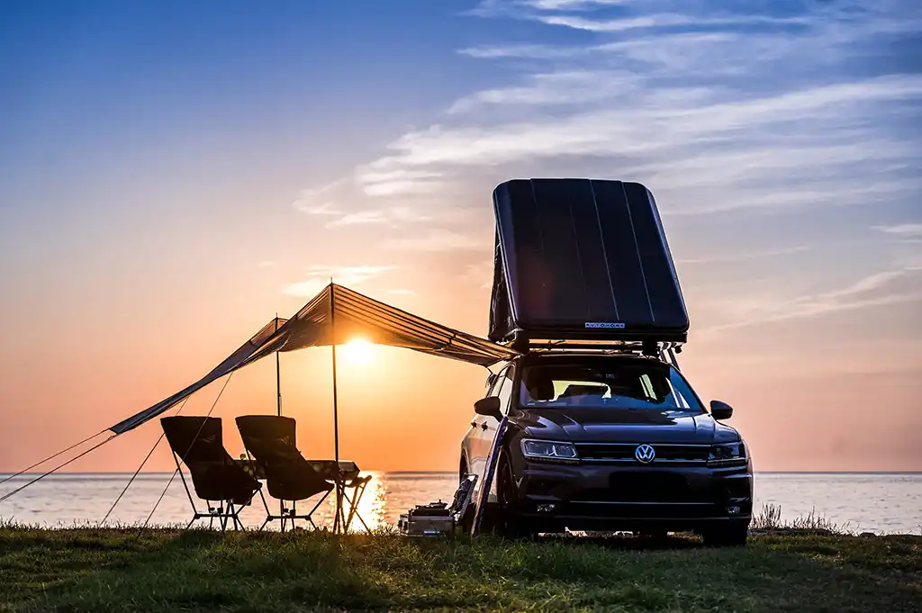 Dachzelten bei Sonne, Sonnenuntergang Sonnenaufgang am Meer