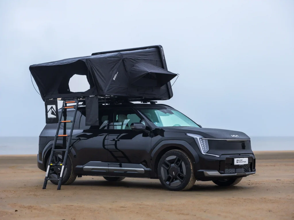 Moby Mountain Kia EV9 roof tent Peak XXL MobyMountain Dachzelt PeakXXL auf pkw in der natur