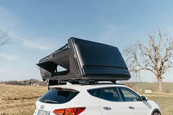ANEES Family Dachzelt Hybrid 4 Personen auf Pkw geoeffnet ABS Hartschale