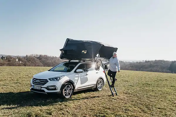 ANEES Family Dachzelt Hybrid 4 Personen auf Pkw geoeffnet ABS Hartschale Front