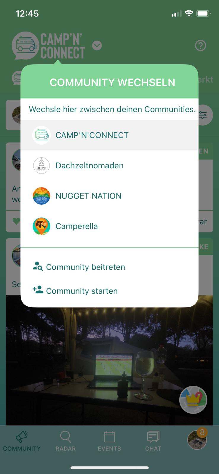 Oben links in der App findest du die Communitys