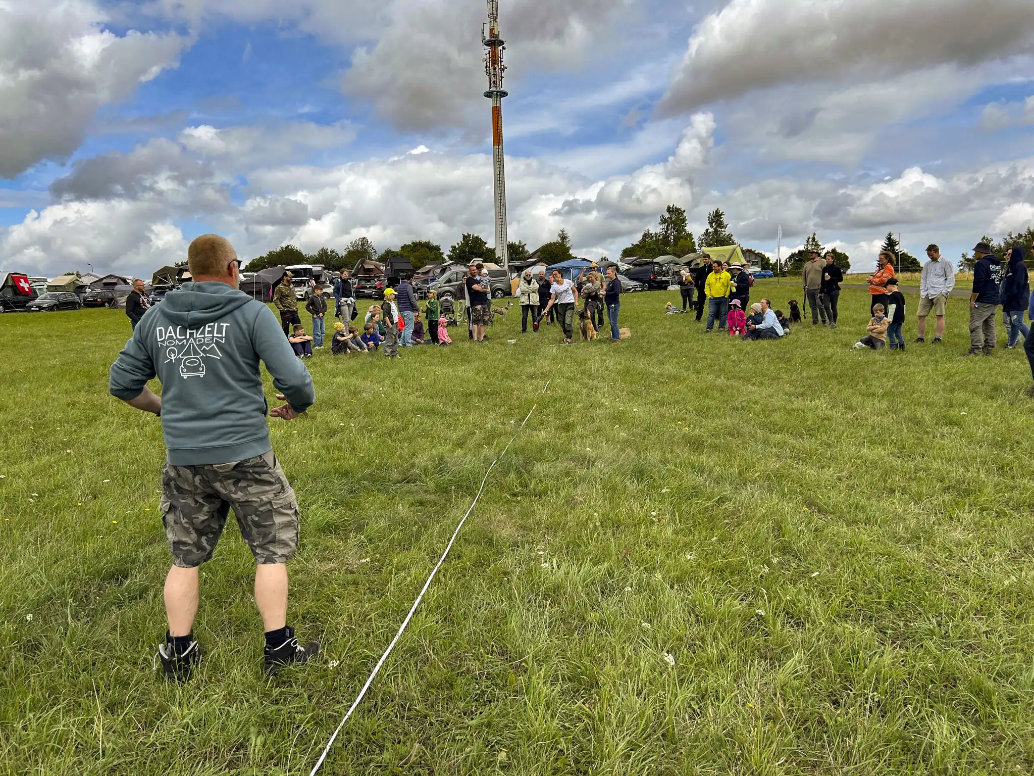 DACHZELT Sommer CAMP 2025 Aktivitäten Gummistiefel Weitwurf