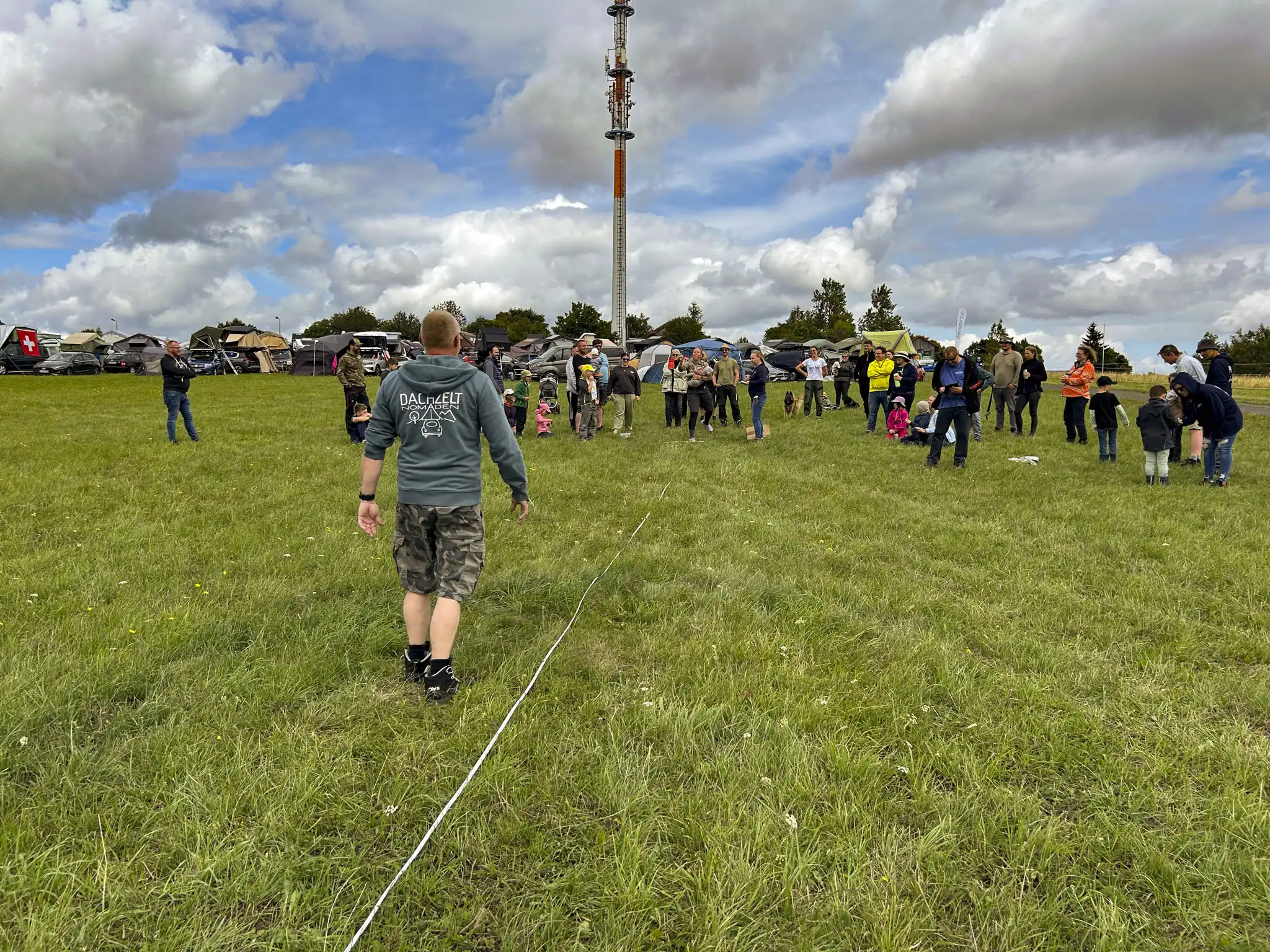 DACHZELT Sommer CAMP 2025 Aktivitäten Gummistiefel Weitwurf