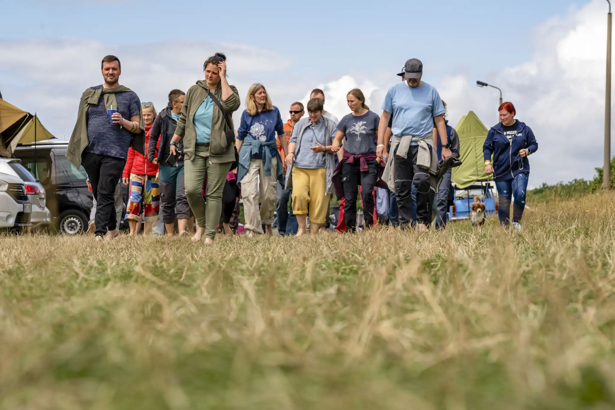 DACHZELT Sommer CAMP 2025 Aktivitäten Barfußspaziergang