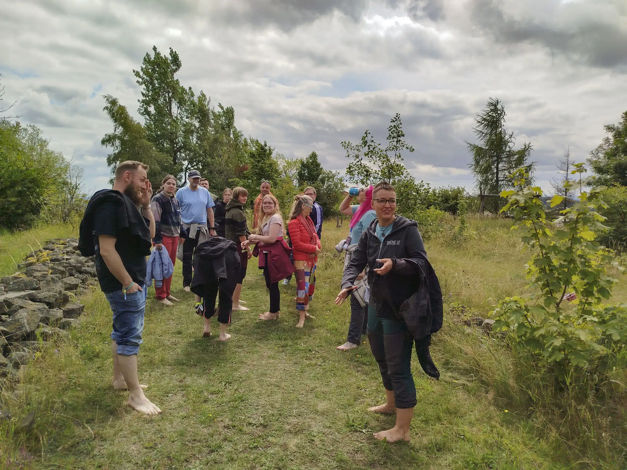 DACHZELT Sommer CAMP 2025 Aktivitäten Barfußspaziergang