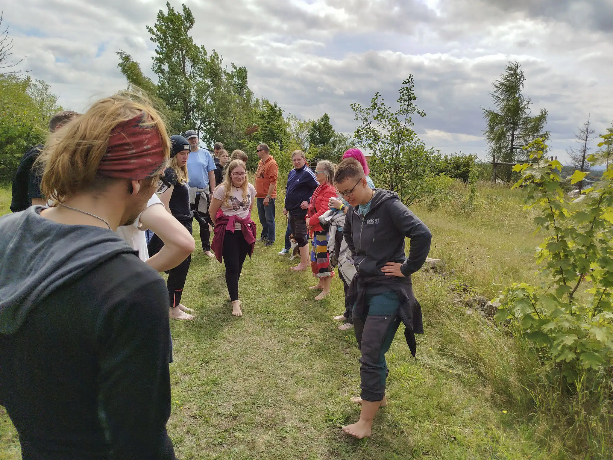 DACHZELT Sommer CAMP 2025 Aktivitäten Barfußspaziergang