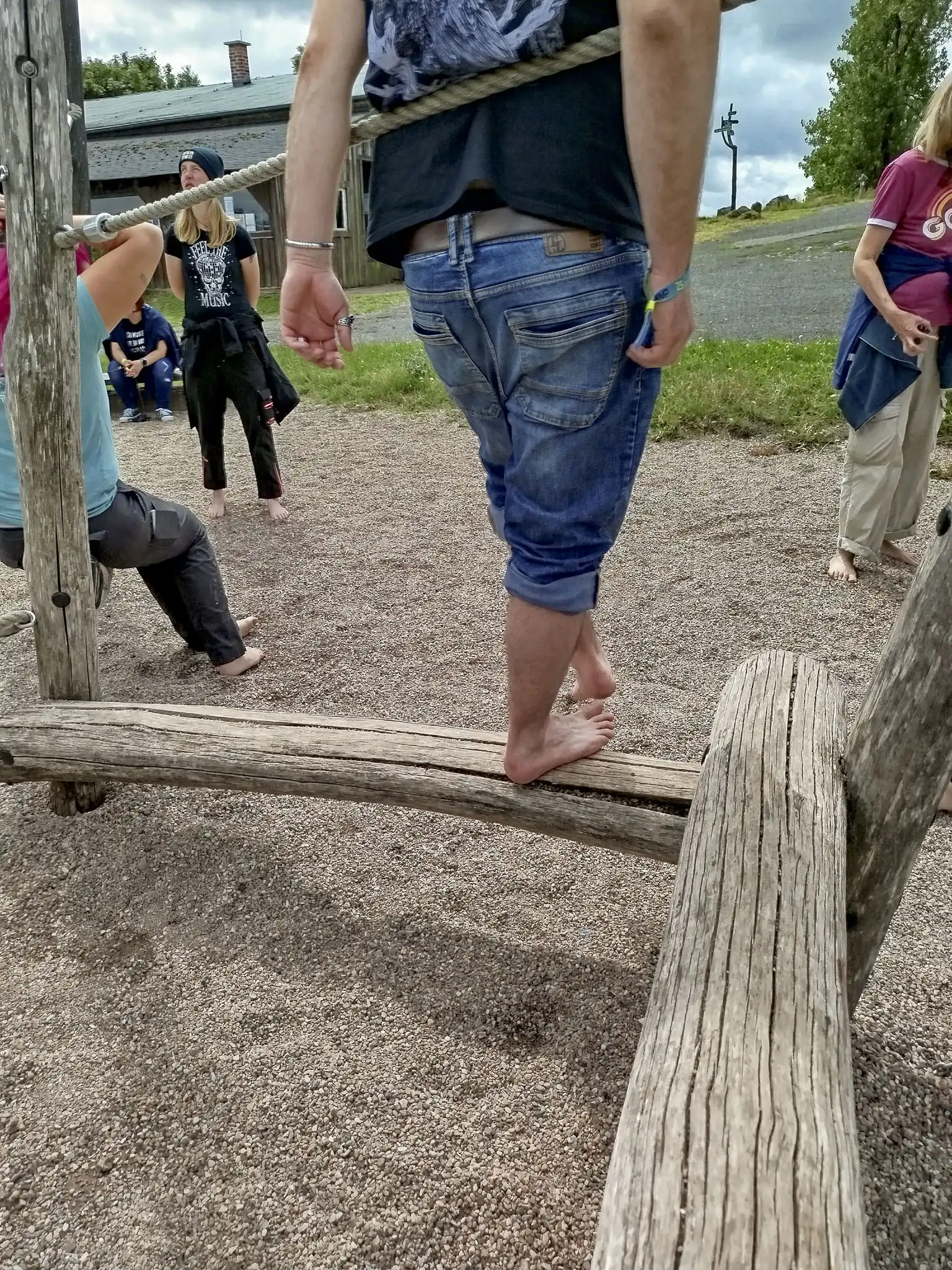 DACHZELT Sommer CAMP 2025 Aktivitäten Barfußspaziergang