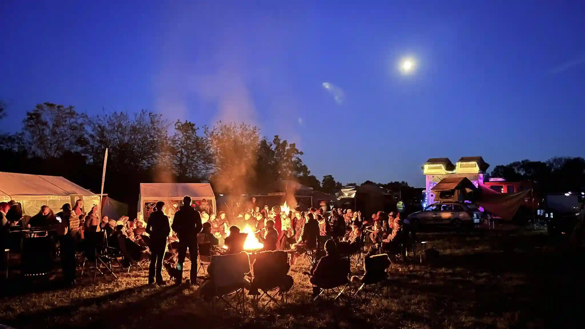 DACHZELT CAMP Bayern 25 Lagerfeuer