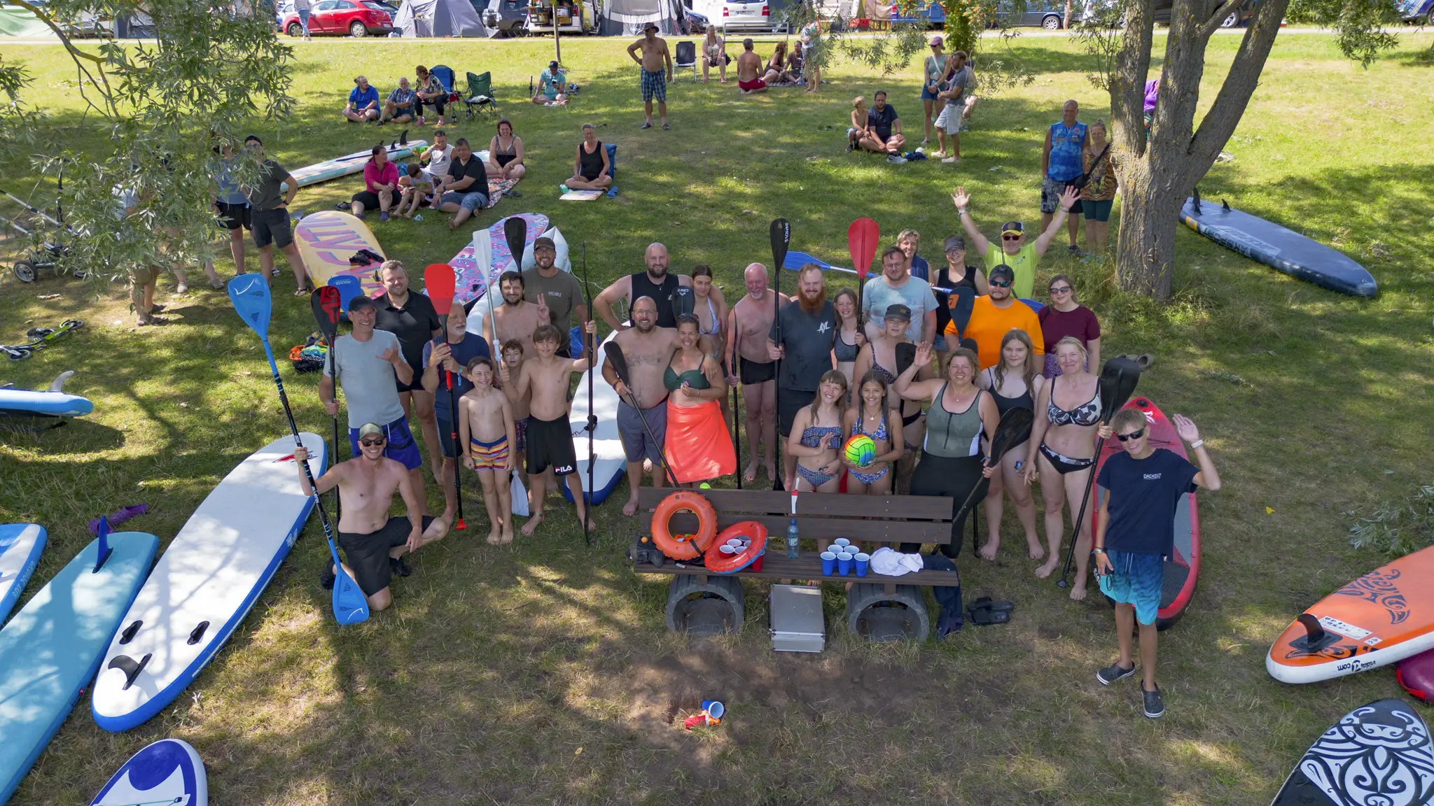 Gruppenbild der Teilnehmer des SUP-Rennens am Mondsee