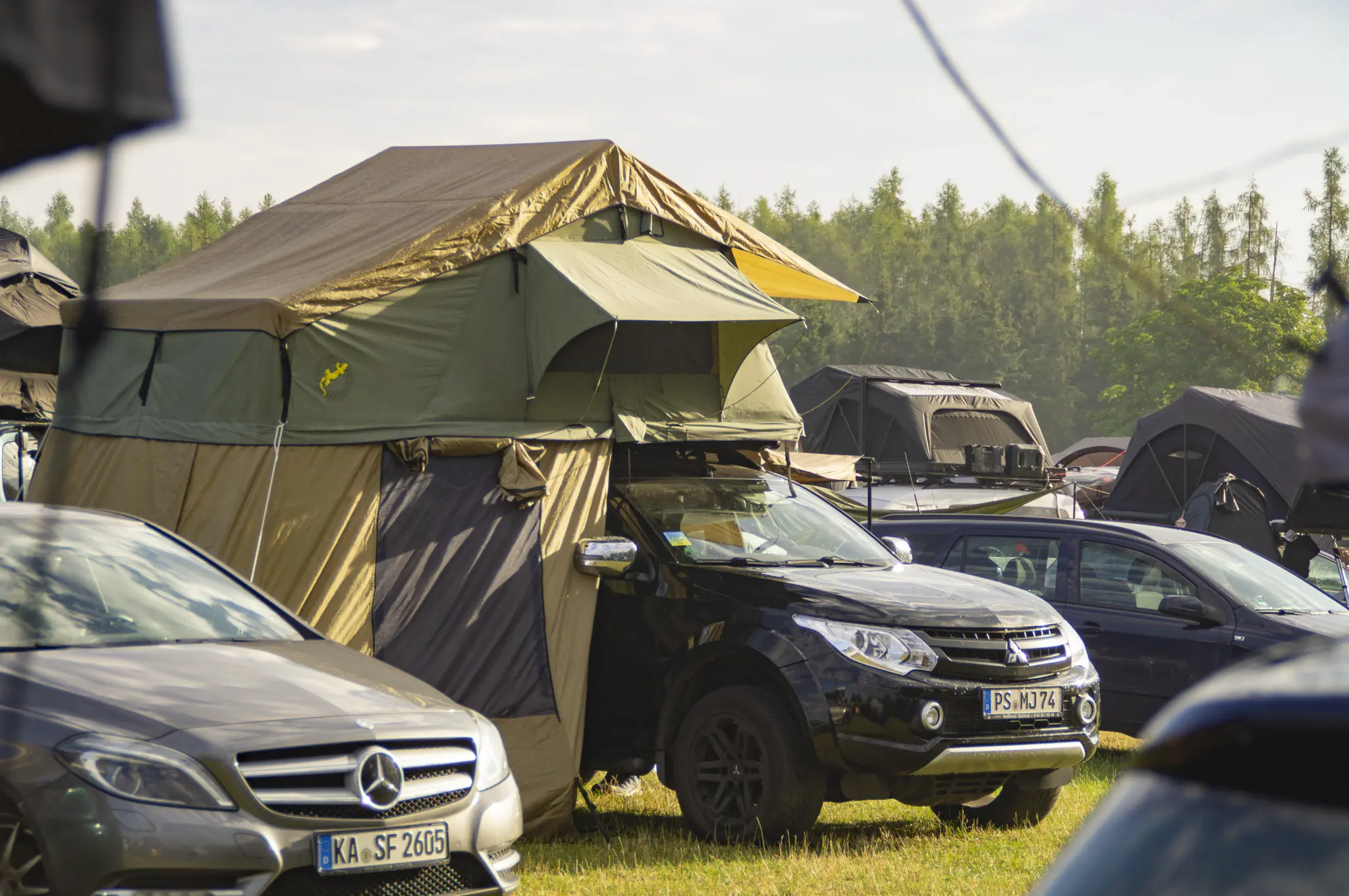 Camp-Areal des DACHZELT Sommer CAMPs 2026 zwischen See und Wald