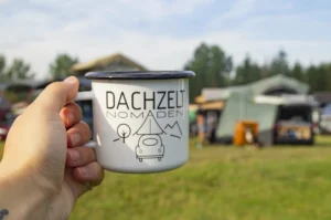 Coupon-Verkauf für das Dachzeltnomaden-Mahl am Infostand