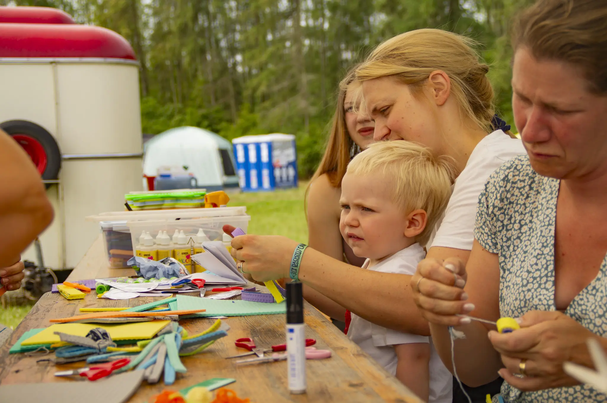 Schwammtiere basteln beim Kinderprogramm am Mondsee