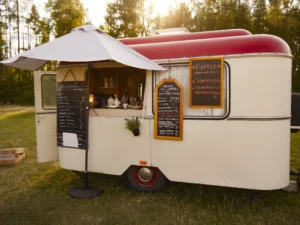 Foodtruck-Angebot beim DACHZELT Sommer CAMP 2026