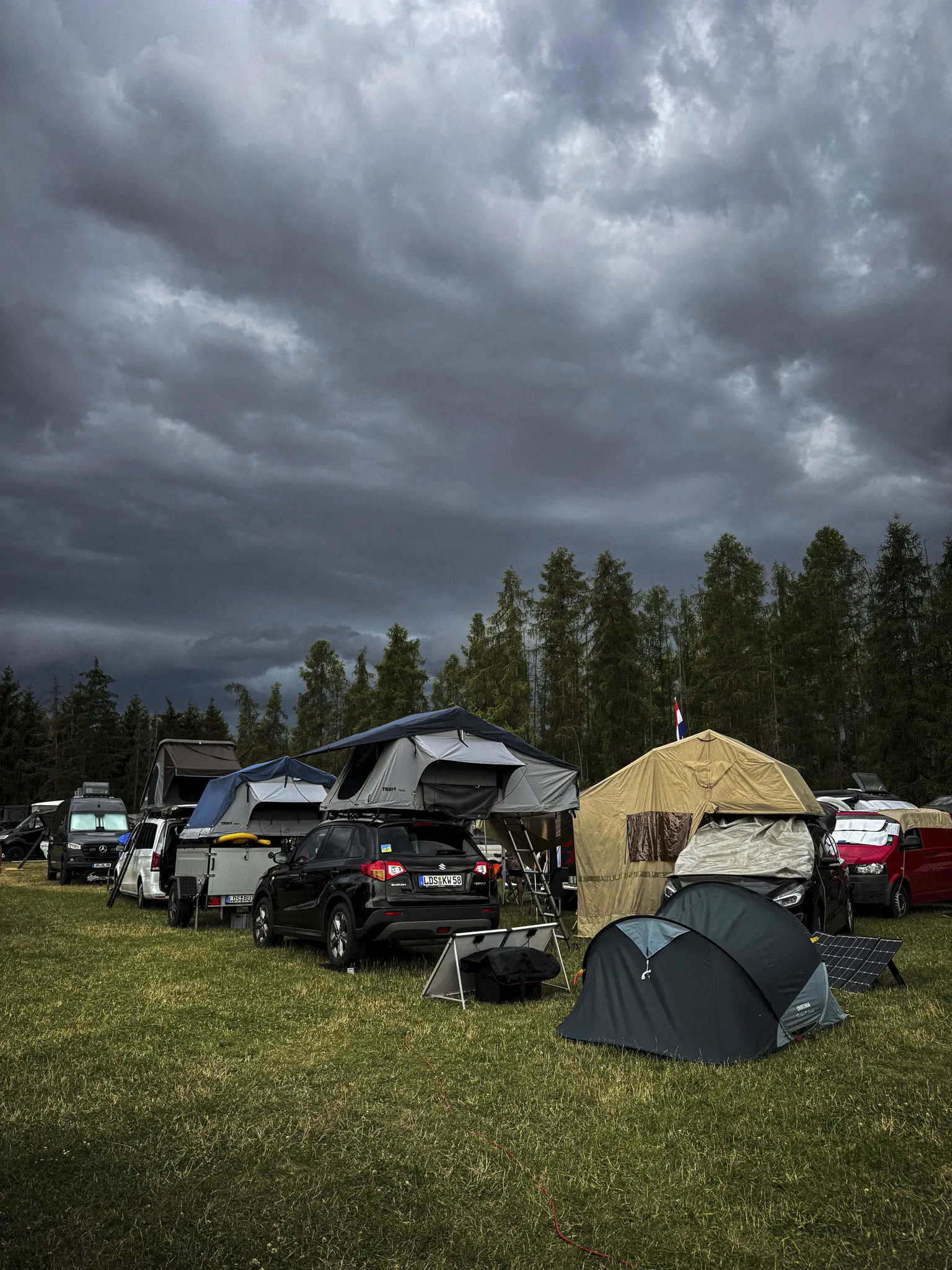 Regenschauer über dem DACHZELT Sommer CAMP 2026 am Mondsee