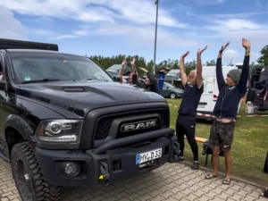 Verabschiedung unter Dachzeltnomaden beim Sommer CAMP