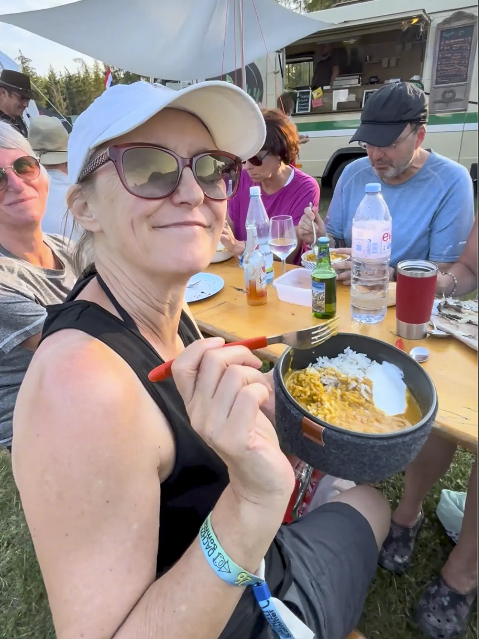 Gemeinsames Abendessen im Zentrum des Camps am Mondsee